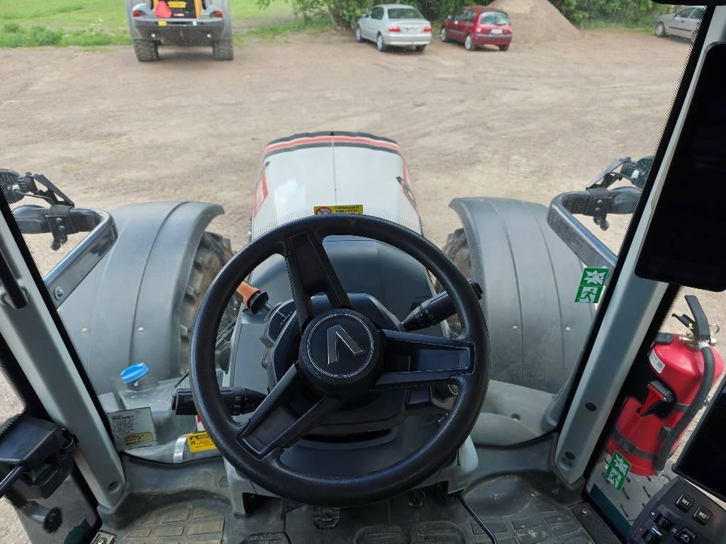 Valtra T 215 Versu Traktorit