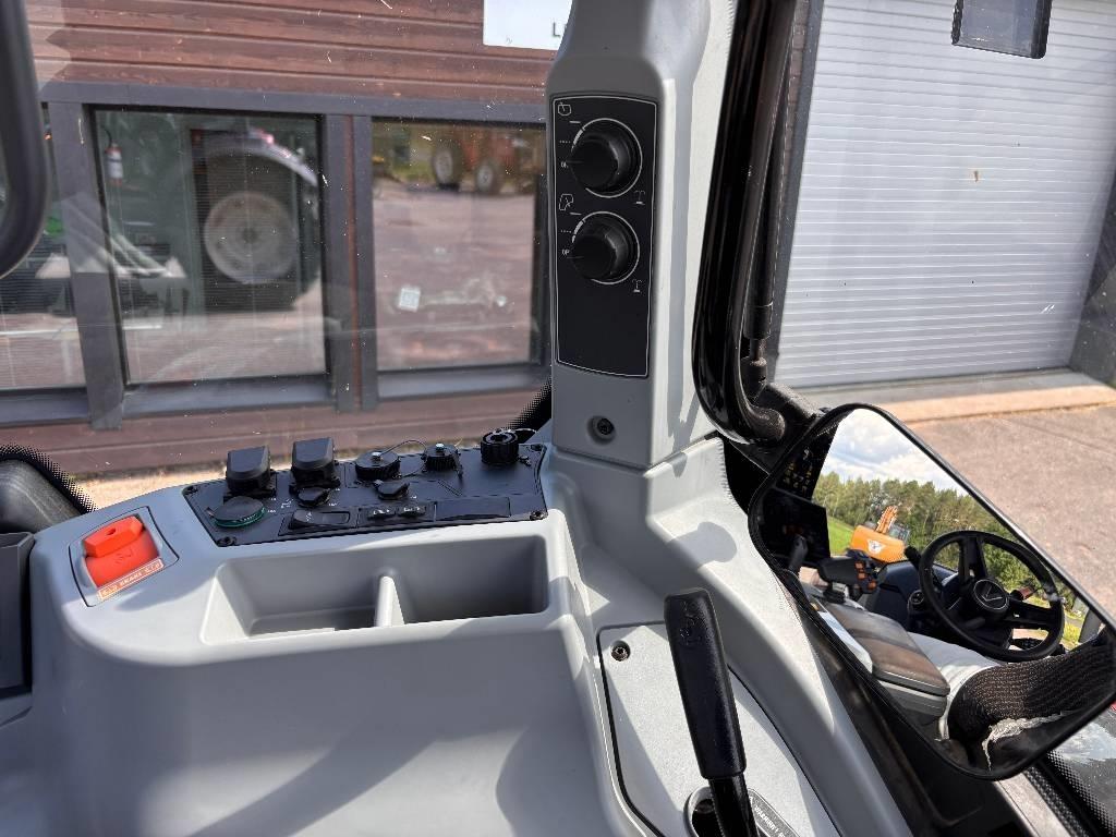 Valtra T 215 Versu Traktorit