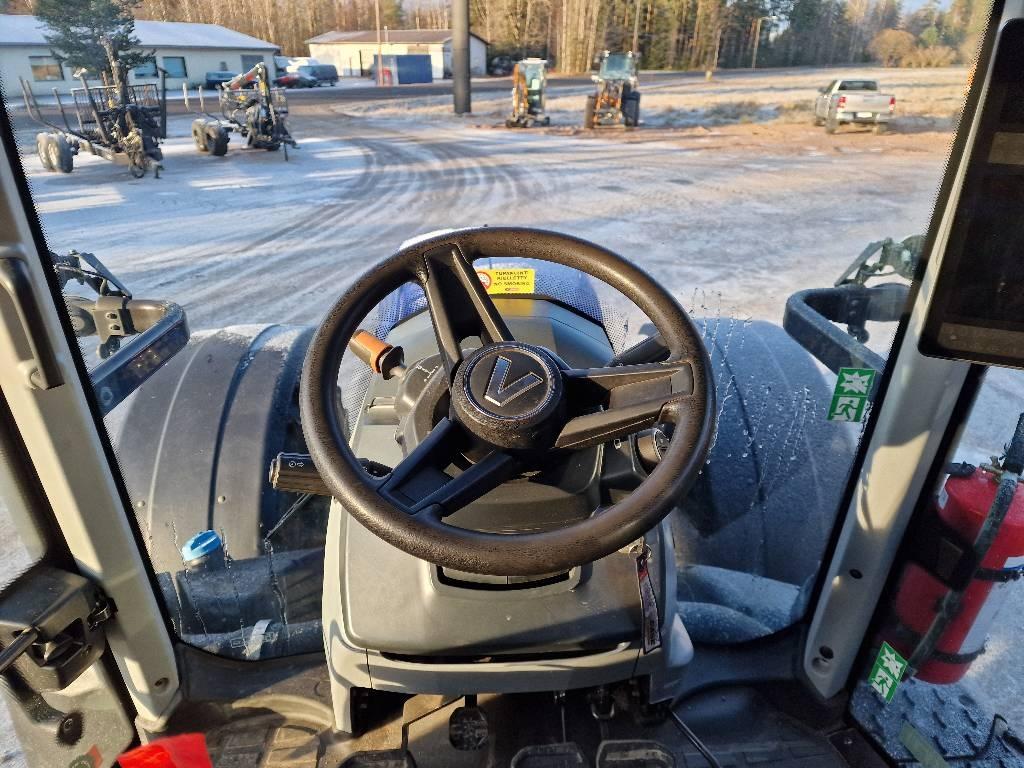Valtra T 215 V Traktorit